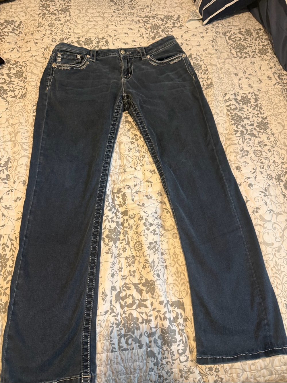Women’s Miss Me jeans 32 x 31 very good condition.